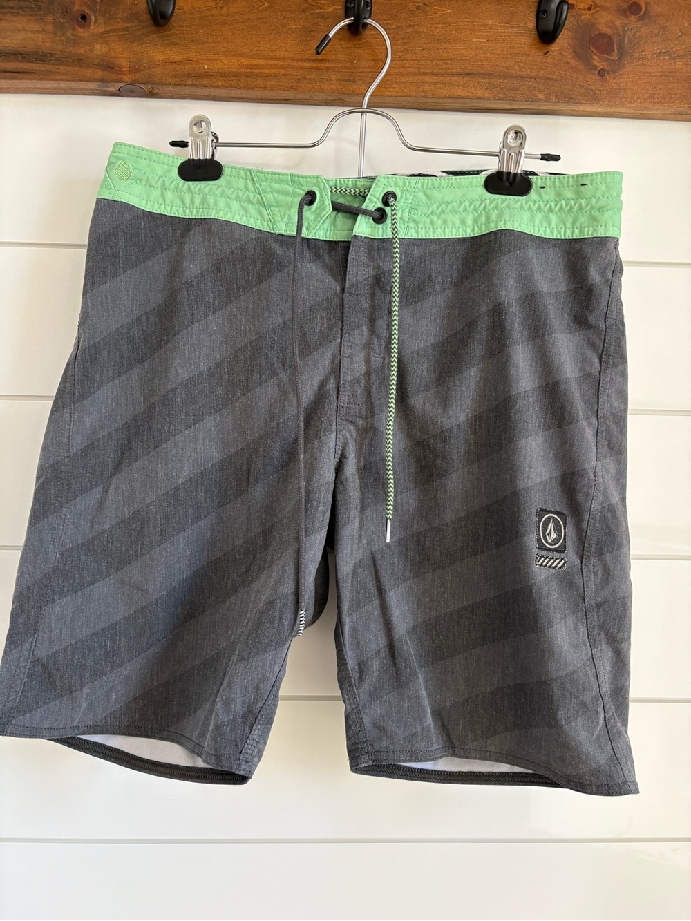 Volcom men’s Boardshorts size 32